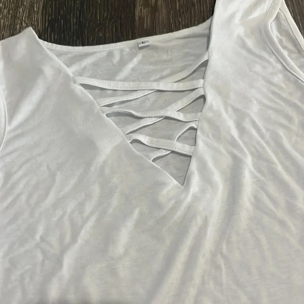 Woman’s large white tank top - Picture 2 of 2